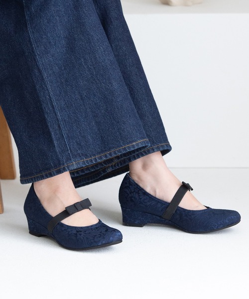 JELLY BEANS（ジェリービーンズ）の「【WEB限定】リボンゴムストラップパンプス(204-43017)JELLY BEANS(ジェリービーンズ)（パンプス・レディース・ブラック/グレイッシュベージュ/ネイビー・22.5/23/23.5/24/24.5）」の17枚目の写真