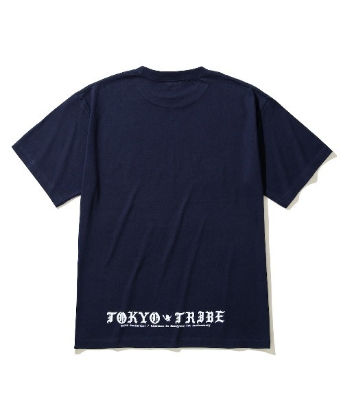 Kinetics（キネティクス）の「"Kinetics × TOKYO TRIBE" SANTA INOUE SARU IRON-ON LETTER TEE（キネティクス × トーキョートライブ 井上三太 サル アイロンオン レター ティー）（Tシャツ/カットソー・メンズ・ネイビー/グリーン・MEDIUM/LARGE/X-LARGE/XX-LARGE）」の8枚目の写真