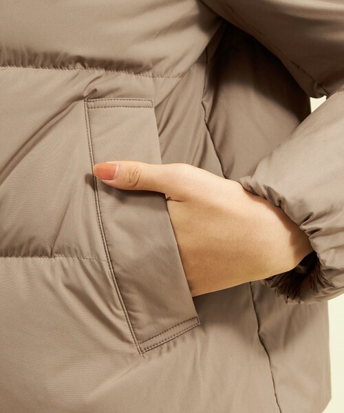 MACKINTOSH PHILOSOPHY（ﾏｯｷﾝﾄｯｼｭ ﾌｨﾛｿﾌｨｰ）の「【WEB&一部店舗限定】フーデットショートダウン（ダウンジャケット/コート・レディース・ダークネイビー/ベージュ・36/38）」の7枚目の写真