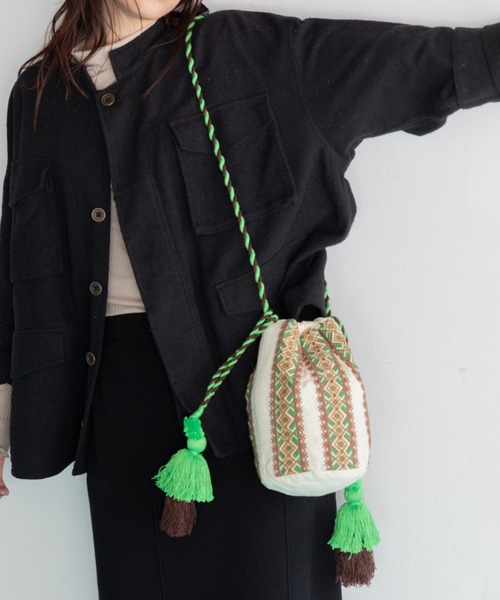 AMERICAN RAG CIE（アメリカンラグシー）の「LEIN 縦柄刺繍巾着バッグ（ショルダーバッグ・レディース・ホワイト/ブラック・FREE）」の8枚目の写真