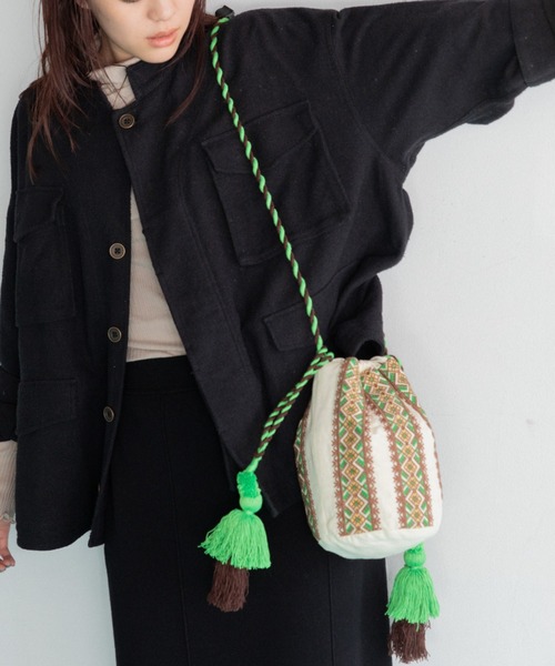 AMERICAN RAG CIE（アメリカンラグシー）の「LEIN 縦柄刺繍巾着バッグ（ショルダーバッグ・レディース・ホワイト/ブラック・FREE）」の9枚目の写真