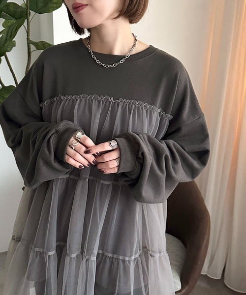 apres jour mignon(アプレジュールミニョン)の「チュールティアード裏毛スウェット【ZOZOTOWN限定アイテム】(スウェット・レディース・ブラック系その他/ブラック/ブラック系その他2・フリー/X-LARGE)」の2枚目の写真