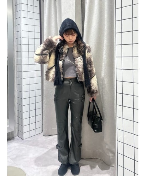 LAGUA GEM(ラグアジェム)の「BELT LUSTER フレアパンツ(スラックス・レディース・ライトブラック/ベージュ・X-SMALL/SMALL/MEDIUM)」の12枚目の写真