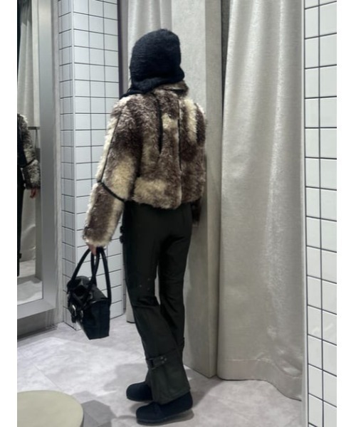 LAGUA GEM(ラグアジェム)の「BELT LUSTER フレアパンツ(スラックス・レディース・ライトブラック/ベージュ・X-SMALL/SMALL/MEDIUM)」の14枚目の写真