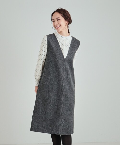 SHOO・LA・RUE(シューラルー)の「◆大人上品な ウール調Vネックジャンドレ(ワンピース・レディース・チャコールグレー/ブラック系7/ブラック・01/02/03/04)」の4枚目の写真