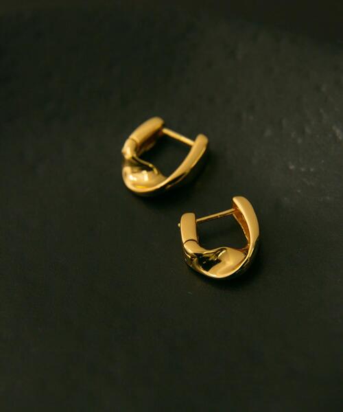 SMELLY（スメリー）の「SMELLY so’　twist pierce（ピアス（両耳用）・レディース・ゴールド・-）」の3枚目の写真