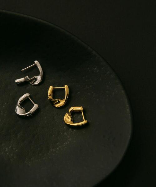 SMELLY（スメリー）の「SMELLY so’　twist pierce（ピアス（両耳用）・レディース・ゴールド・-）」の6枚目の写真