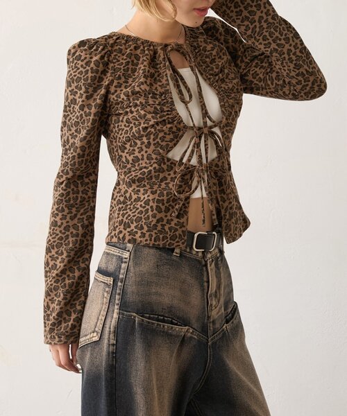 WHO'S WHO gallery(フーズフーギャラリー)の「ASSORTED GATHERED COIL DESIGN SHIRT(シャツ/ブラウス・レディース・ブラック/サックスブルー/ブラウン/ホワイト/ホワイト系その他・FREE)」の4枚目の写真