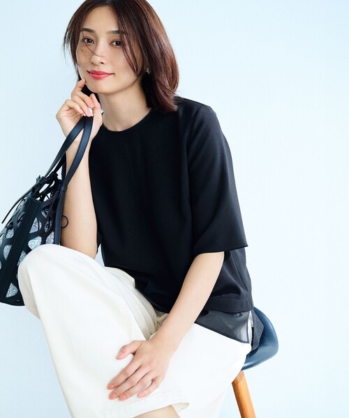 23区 S(ニジュウサンクチイサイサイズ)の「ストレッチジョーゼット シアーコンビ カットソー(Tシャツ/カットソー・レディース・ホワイト系/ネイビー系/ブラック系/ダークブラウン系/ベージュ系/スモーキーグリーン系/ライトブルー/ピンク・32)」の3枚目の写真