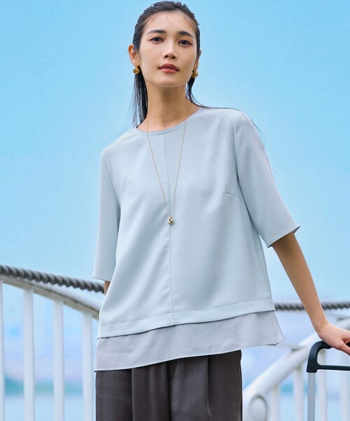 23区 S(ニジュウサンクチイサイサイズ)の「ストレッチジョーゼット シアーコンビ カットソー(Tシャツ/カットソー・レディース・ホワイト系/ネイビー系/ブラック系/ダークブラウン系/ベージュ系/スモーキーグリーン系/ライトブルー/ピンク・32)」の6枚目の写真