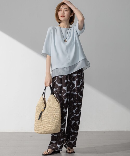 23区 S(ニジュウサンクチイサイサイズ)の「ストレッチジョーゼット シアーコンビ カットソー(Tシャツ/カットソー・レディース・ホワイト系/ネイビー系/ブラック系/ダークブラウン系/ベージュ系/スモーキーグリーン系/ライトブルー/ピンク・32)」の12枚目の写真