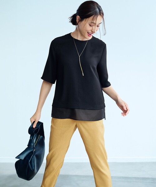 23区 S(ニジュウサンクチイサイサイズ)の「ストレッチジョーゼット シアーコンビ カットソー(Tシャツ/カットソー・レディース・ホワイト系/ネイビー系/ブラック系/ダークブラウン系/ベージュ系/スモーキーグリーン系/ライトブルー/ピンク・32)」の17枚目の写真