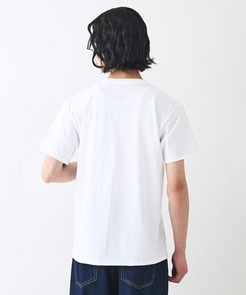 HANES(ヘインズ)の「【HANES/ヘインズ】【両脇に接ぎ目がない丸胴仕様】クルーネックTシャツ 2枚セット タグレス仕様 ワンポイントロゴ まとめ買い ユニセックス(Tシャツ/カットソー・メンズ・ホワイト/ブラック・MEDIUM/LARGE/X-LARGE)」の22枚目の写真