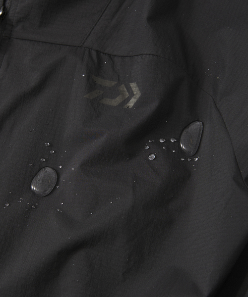 DAIWA（ダイワ）の「DAIWA / ダイワ 別注 PERTEX(R) ライトウェイト フーディブルゾン（ナイロンジャケット・メンズ・ブラック/ネイビー・MEDIUM/LARGE）」の8枚目の写真