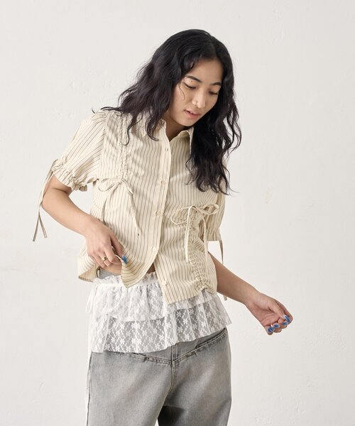 Six M（シックスエム）の「【SixM/シックスエム】ギャザーリボンパフブラウス（シャツ/ブラウス・レディース・サックスブルー/オフホワイト・FREE）」の2枚目の写真