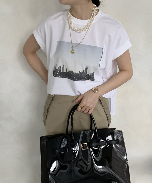 DouDou(ドゥドゥ)の「【WEB限定】フォトプリントトップス(Tシャツ/カットソー・レディース・ベージュ/オフホワイト/チャコールグレー・FREE)」の5枚目の写真