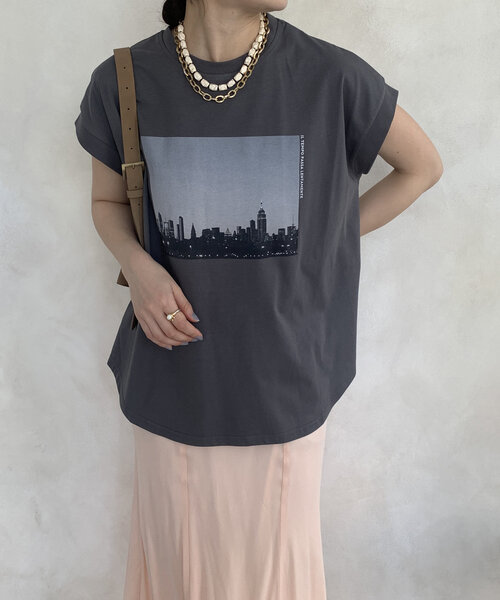 DouDou(ドゥドゥ)の「【WEB限定】フォトプリントトップス(Tシャツ/カットソー・レディース・ベージュ/オフホワイト/チャコールグレー・FREE)」の11枚目の写真