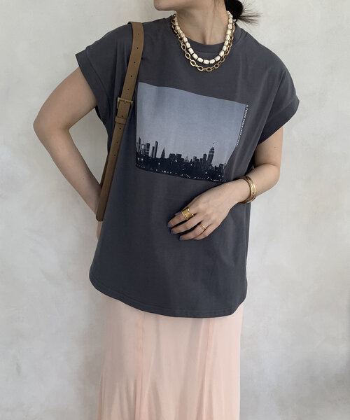 DouDou(ドゥドゥ)の「【WEB限定】フォトプリントトップス(Tシャツ/カットソー・レディース・ベージュ/オフホワイト/チャコールグレー・FREE)」の19枚目の写真