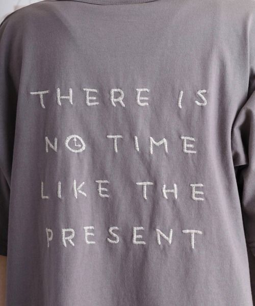 Emago（イマゴ）の「EMAGO ビスネーム付きロゴ刺繍Ｔシャツ（Tシャツ/カットソー・レディース・チャコールグレー/レッド/ホワイト・FREE）」の4枚目の写真