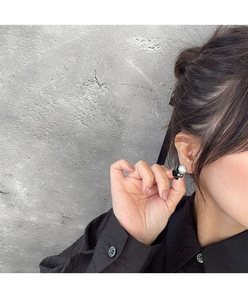 tone(トーン)の「【musk】シルバー×ブラックのモノトーンイヤリング(MA)(イヤリング・レディース・シルバー・FREE)」の2枚目の写真