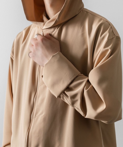ato（アトウ）の「DOUBLE CUFFS HOOD ZIP SHIRT（Tシャツ/カットソー・メンズ・ベージュ/ブラック・46/48）」の14枚目の写真