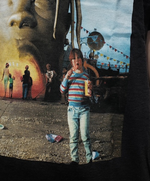 TRAVIS SCOTT(トラヴィススコット)の「THRIFTY LOOK スリフティルック / THRIFTY"TRAVIS SCOTT"TEE rap tee(Tシャツ/カットソー・メンズ・ブラック系1/ブラック・X-LARGE/LARGE/MEDIUM)」の5枚目の写真