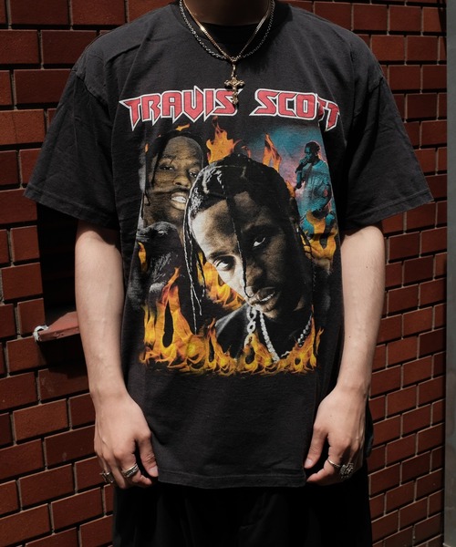 TRAVIS SCOTT(トラヴィススコット)の「THRIFTY LOOK スリフティルック / THRIFTY"TRAVIS SCOTT"TEE rap tee(Tシャツ/カットソー・メンズ・ブラック系1/ブラック・X-LARGE/LARGE/MEDIUM)」の20枚目の写真