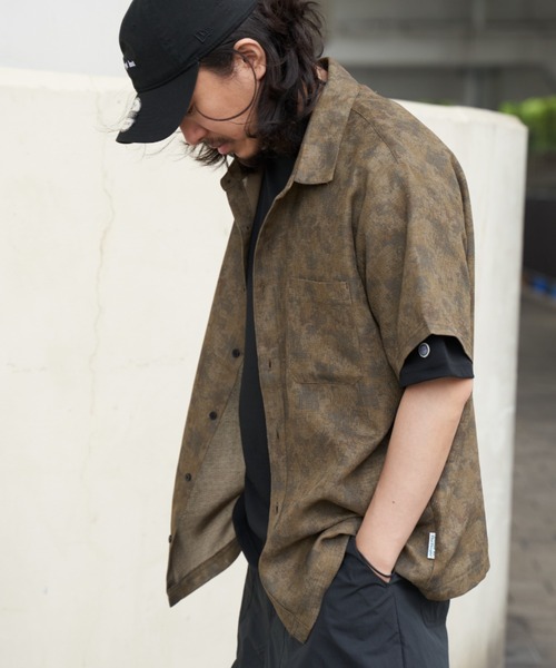 NO NEED(ノーニード)の「総柄メッシュシャツ(シャツ/ブラウス・メンズ・グレイッシュベージュ/ベージュ/チャコール/ダークグレー・M/LL/L)」の4枚目の写真