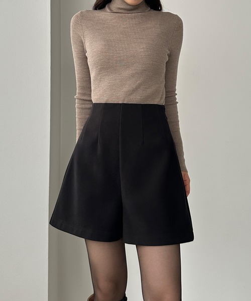 Louere(ルエレ)の「ウールライクハイウエストショートパンツ(その他パンツ・レディース・ブラック/グレー/ダークブラウン・X-LARGE/LARGE/MEDIUM/SMALL)」の5枚目の写真