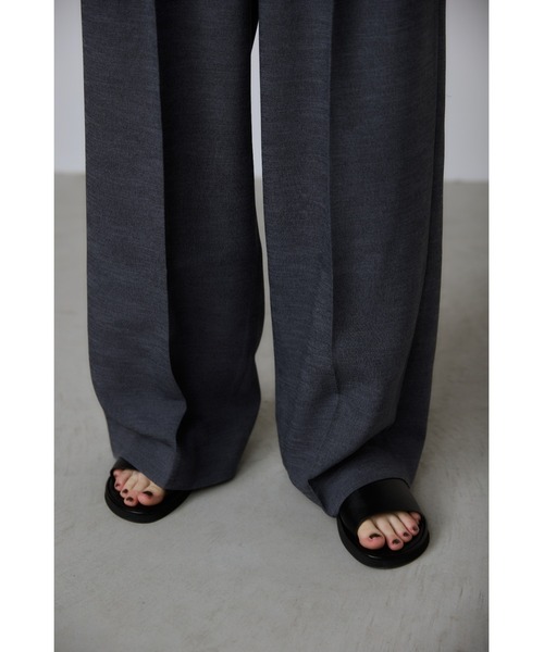 un/neu(アンノイ)の「フェイクレザーシンプルフラットミュール / デイリーフラットサンダル(サンダル・レディース・ブラック/ブラウン・MEDIUM/SMALL/LARGE)」の11枚目の写真