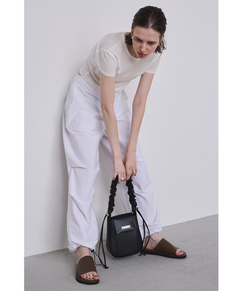 un/neu(アンノイ)の「フェイクレザーシンプルフラットミュール / デイリーフラットサンダル(サンダル・レディース・ブラック/ブラウン・MEDIUM/SMALL/LARGE)」の22枚目の写真