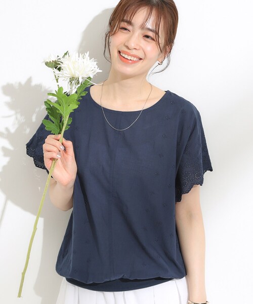 DRESKIP(ドレスキップ)の「スカラップ刺繍レースが目を惹く ドルマントップス(Tシャツ/カットソー・レディース・オフホワイト/ネイビー/イエロー/ブラック・00)」の3枚目の写真