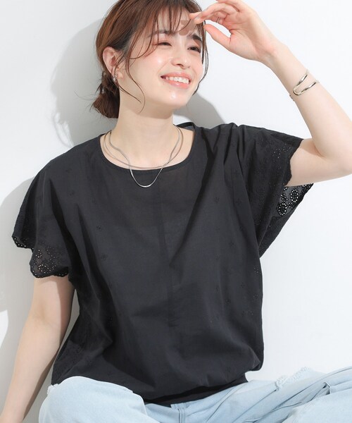DRESKIP(ドレスキップ)の「スカラップ刺繍レースが目を惹く ドルマントップス(Tシャツ/カットソー・レディース・オフホワイト/ネイビー/イエロー/ブラック・00)」の2枚目の写真