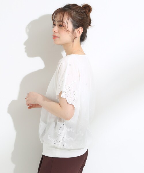 DRESKIP(ドレスキップ)の「スカラップ刺繍レースが目を惹く ドルマントップス(Tシャツ/カットソー・レディース・オフホワイト/ネイビー/イエロー/ブラック・00)」の6枚目の写真