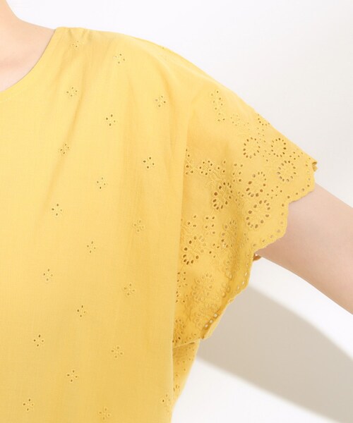 DRESKIP(ドレスキップ)の「スカラップ刺繍レースが目を惹く ドルマントップス(Tシャツ/カットソー・レディース・オフホワイト/ネイビー/イエロー/ブラック・00)」の21枚目の写真