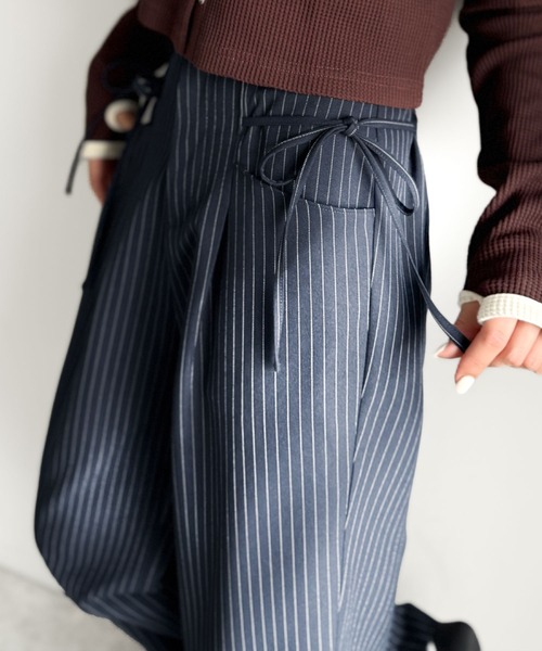 mily bilet(ミウィビレット)の「【mily bilet】インして映える♪タック入りリボンストレートワイドパンツ(スラックス・レディース・ブラック/ネイビー系/グレー系/チャコールグレー・X-LARGE/SMALL/MEDIUM/LARGE)」の4枚目の写真