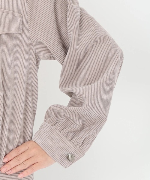 STRAWBERRY-FIELDS（ストロベリーフィールズ）の「ソフトコーデュロイ_バックリボンコーデュロイジャンパー（テーラードジャケット・レディース・グレイッシュベージュ・2）」の8枚目の写真