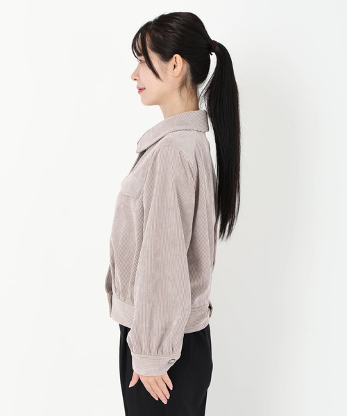 STRAWBERRY-FIELDS（ストロベリーフィールズ）の「ソフトコーデュロイ_バックリボンコーデュロイジャンパー（テーラードジャケット・レディース・グレイッシュベージュ・2）」の4枚目の写真