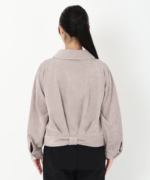 STRAWBERRY-FIELDS（ストロベリーフィールズ）の「ソフトコーデュロイ_バックリボンコーデュロイジャンパー（テーラードジャケット・レディース・グレイッシュベージュ・2）」の5枚目の写真