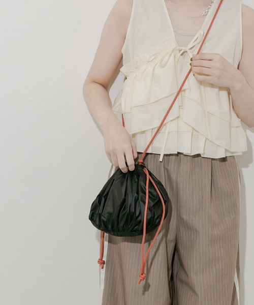 SMELLY（スメリー）の「ギャザーキンチャクショルダー（ショルダーバッグ・レディース・ブラック/グレー・-）」の9枚目の写真