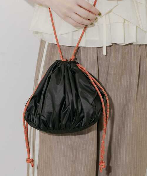 SMELLY（スメリー）の「ギャザーキンチャクショルダー（ショルダーバッグ・レディース・ブラック/グレー・-）」の11枚目の写真