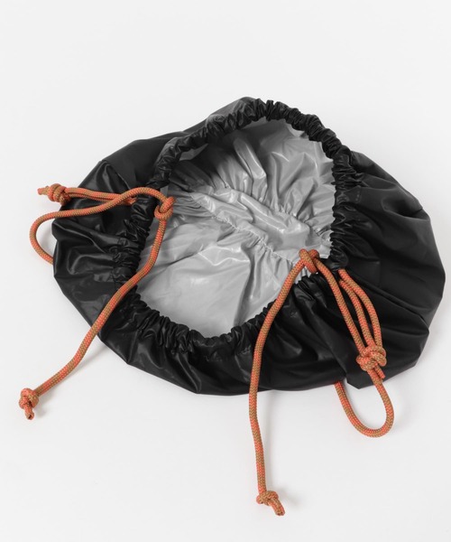 SMELLY（スメリー）の「ギャザーキンチャクショルダー（ショルダーバッグ・レディース・ブラック/グレー・-）」の4枚目の写真