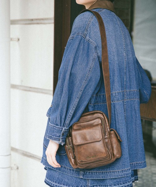 niko and...（ニコアンド）の「《500mlボトル収納可能》PUマルチポケットショルダーバッグ（ショルダーバッグ・レディース・ダークブラウン/ブラック・0）」の9枚目の写真