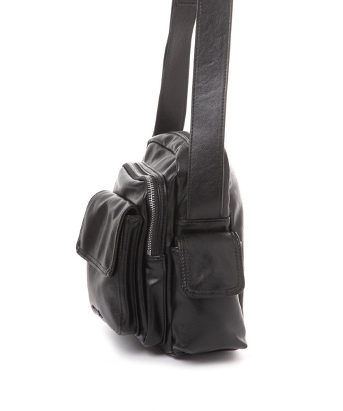 niko and...（ニコアンド）の「《500mlボトル収納可能》PUマルチポケットショルダーバッグ（ショルダーバッグ・レディース・ダークブラウン/ブラック・0）」の19枚目の写真