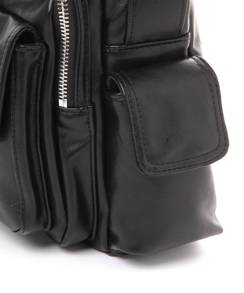 niko and...（ニコアンド）の「《500mlボトル収納可能》PUマルチポケットショルダーバッグ（ショルダーバッグ・レディース・ダークブラウン/ブラック・0）」の21枚目の写真