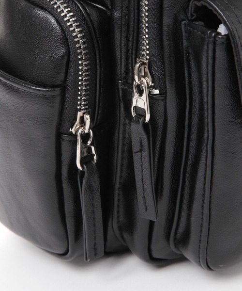 niko and...（ニコアンド）の「《500mlボトル収納可能》PUマルチポケットショルダーバッグ（ショルダーバッグ・レディース・ダークブラウン/ブラック・0）」の3枚目の写真