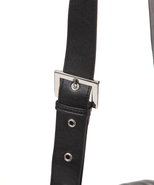 niko and...（ニコアンド）の「《500mlボトル収納可能》PUマルチポケットショルダーバッグ（ショルダーバッグ・レディース・ダークブラウン/ブラック・0）」の4枚目の写真