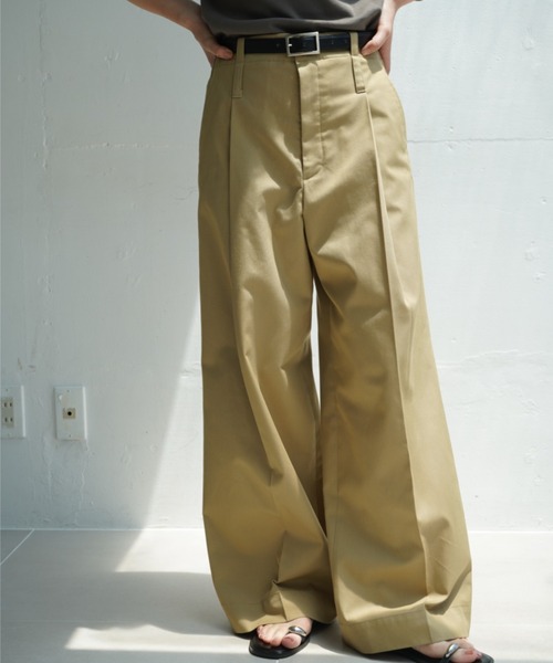 qualite（カリテ）の「TCツイルWループタックパンツ（その他パンツ・レディース・ベージュ/ブラック・36/38）」の3枚目の写真