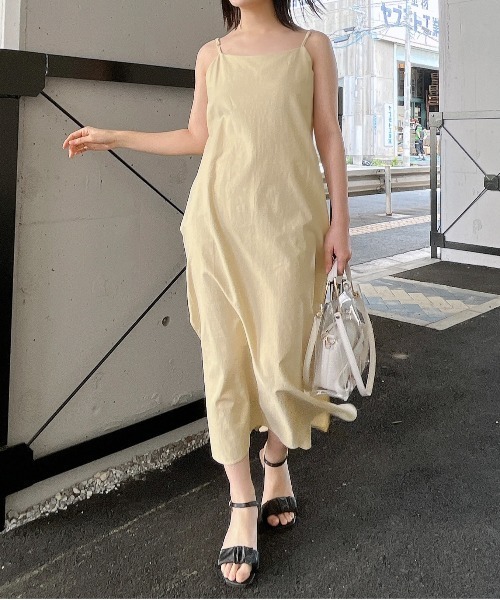 &soiree(アンドソワレ)の「【&soiree】スリットキャミワンピース(ワンピース・レディース・カーキ・FREE)」の2枚目の写真