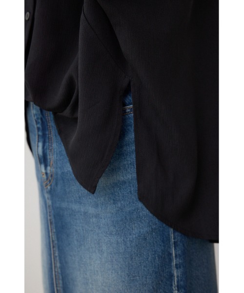 AZUL by moussy(アズールバイマウジー)の「楊柳タックヘムコクーンシャツ(シャツ/ブラウス・レディース・アイボリー/ブラック/グレー・FREE)」の4枚目の写真